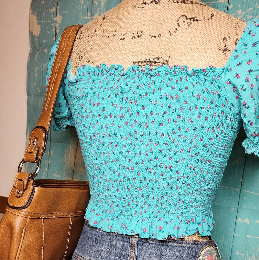 Y2k Cottagecore "Guess" Smocked Crop Top. - Picture 6 of 11